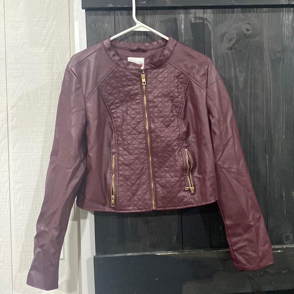 Maroon Leather jacket, gorgeous wear that can versatile for a lot